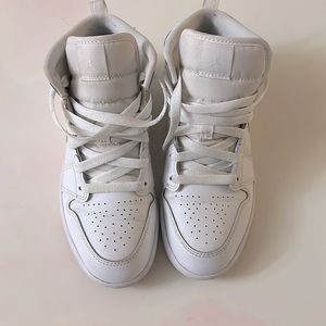 YOUTH White Nike Air Jordan size 3Y